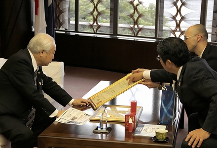 特許取得にあたり「別府の温泉が内外共に素晴らしいことが 証明できましたね」と語る浜田市長